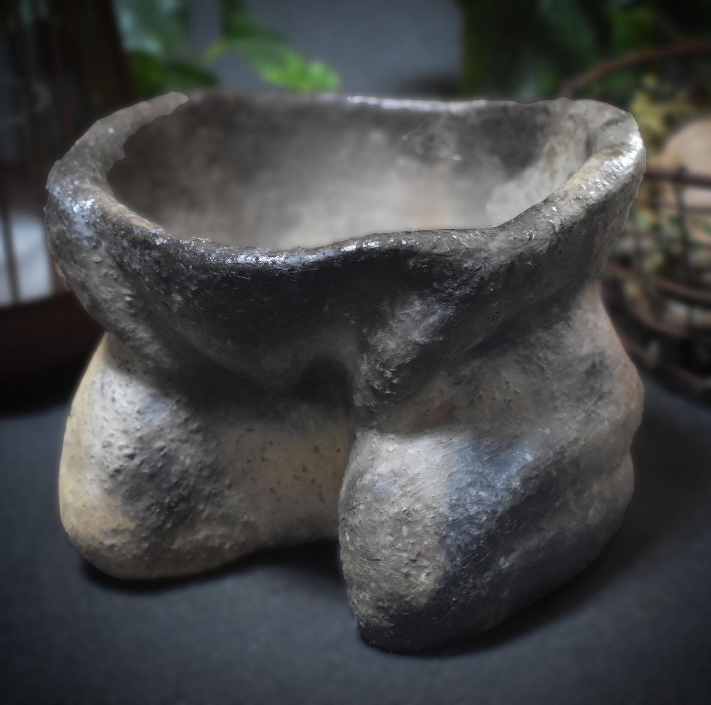 Handgefertigtes Pflanzgefäß 'Schoß der Göttin' aus traditionell gebranntem Ton – Spiritueller Altarbedarf - Art.Nr.: GEF006