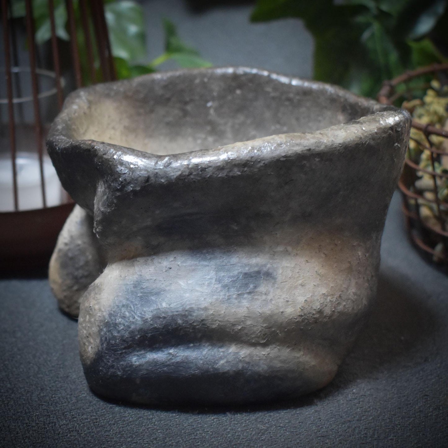 Handgefertigtes Pflanzgefäß 'Schoß der Göttin' aus traditionell gebranntem Ton – Spiritueller Altarbedarf - Art.Nr.: GEF006