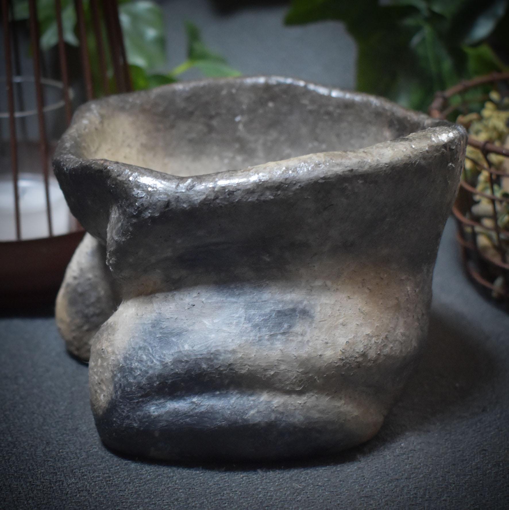 Handgefertigtes Pflanzgefäß 'Schoß der Göttin' aus traditionell gebranntem Ton – Spiritueller Altarbedarf - Art.Nr.: GEF006