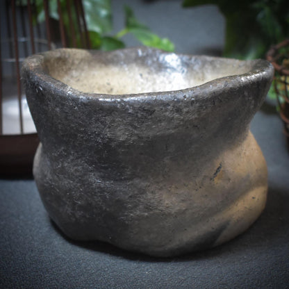 Handgefertigtes Pflanzgefäß 'Schoß der Göttin' aus traditionell gebranntem Ton – Spiritueller Altarbedarf - Art.Nr.: GEF006