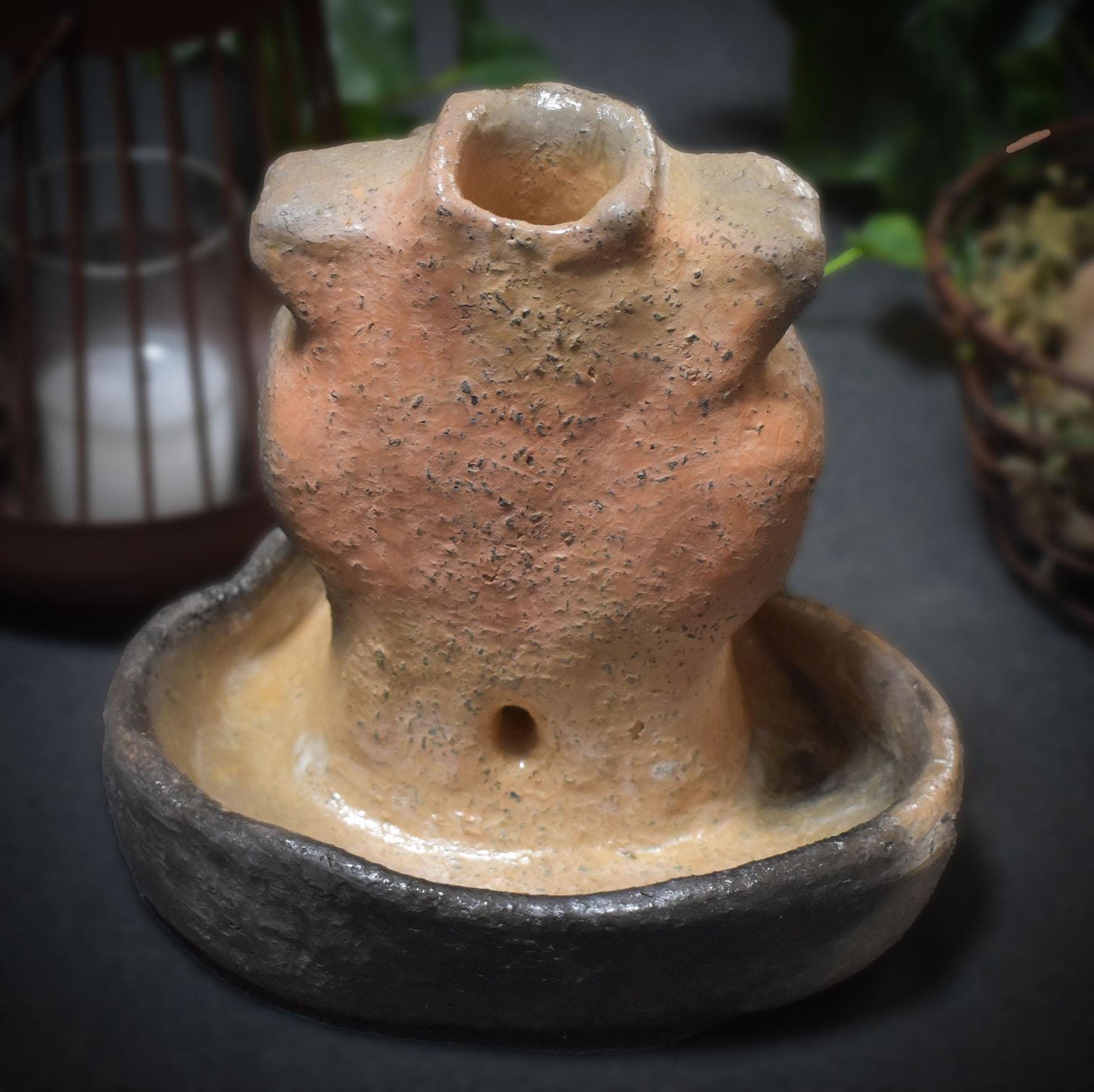 Handgefertigte Tonvase - Skulptur des weiblichen Torsos – Erdmutter Ritualdeko