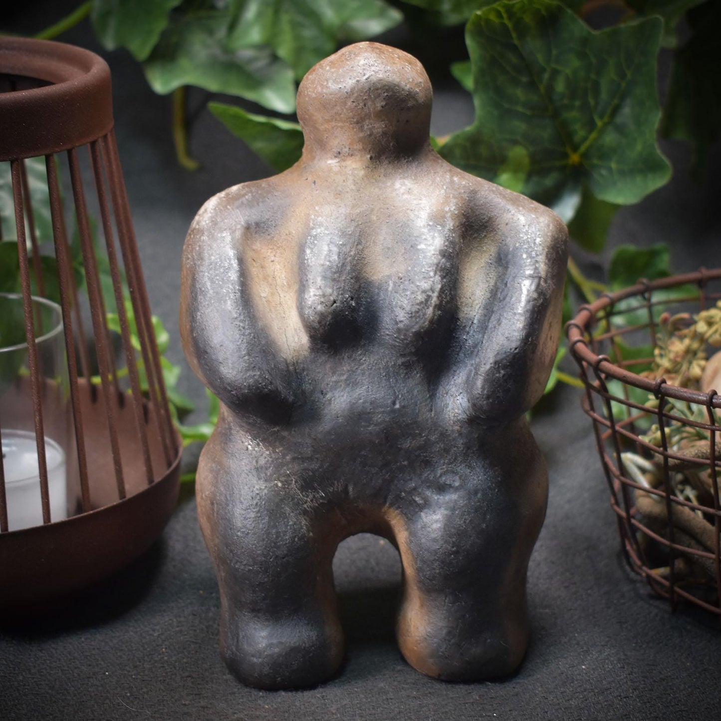 Prähistorisch inspirierte Ton-Skulptur - Hommage ans Matriarchat und die Fruchtbarkeitsgöttin Art.Nr.: SKU009