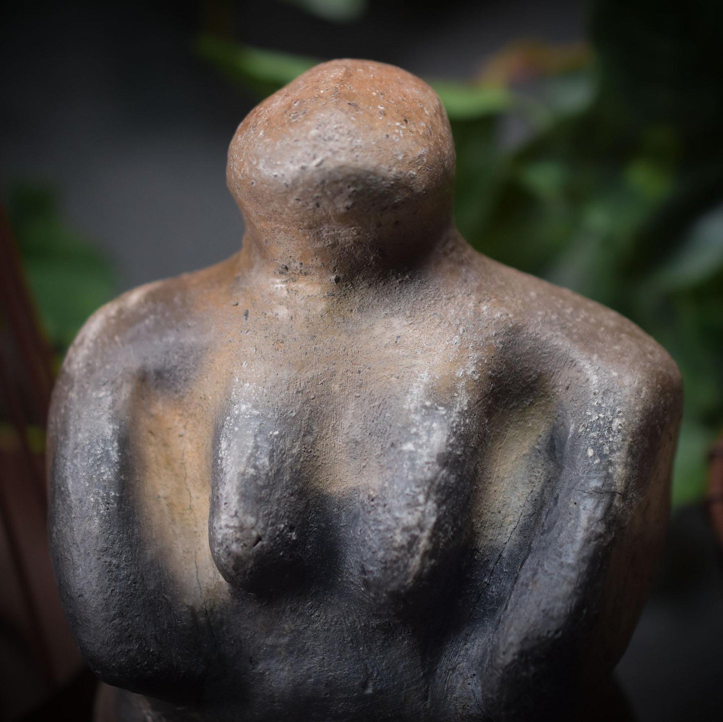 Prähistorisch inspirierte Ton-Skulptur - Hommage ans Matriarchat und die Fruchtbarkeitsgöttin Art.Nr.: SKU009