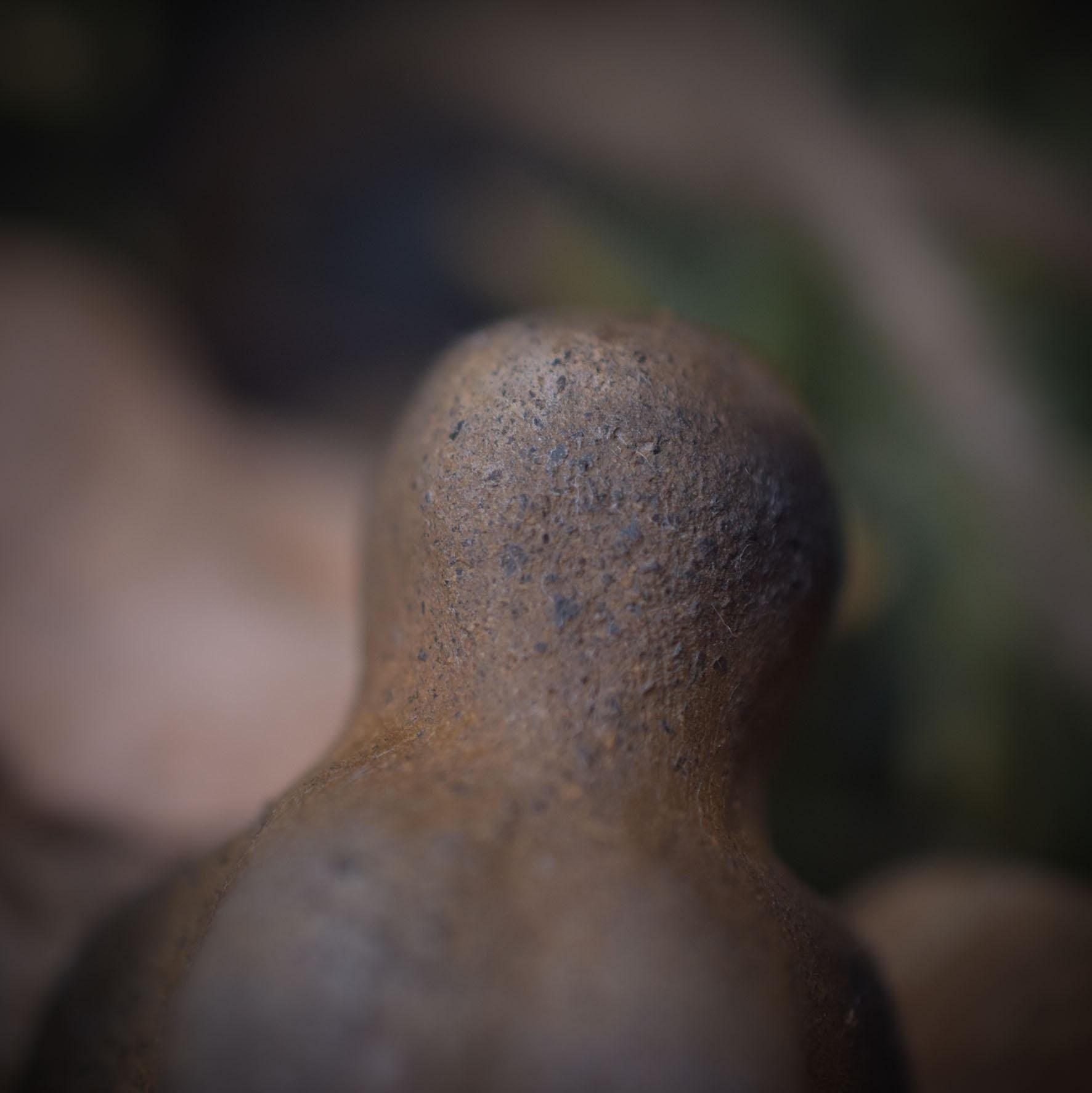 Handliche Venus Figurine - Deine Matriarchalische Begleiterin für Unterwegs aus Ton gefertigt und im Rauchbrand veredelt - Art.Nr.: TAS001