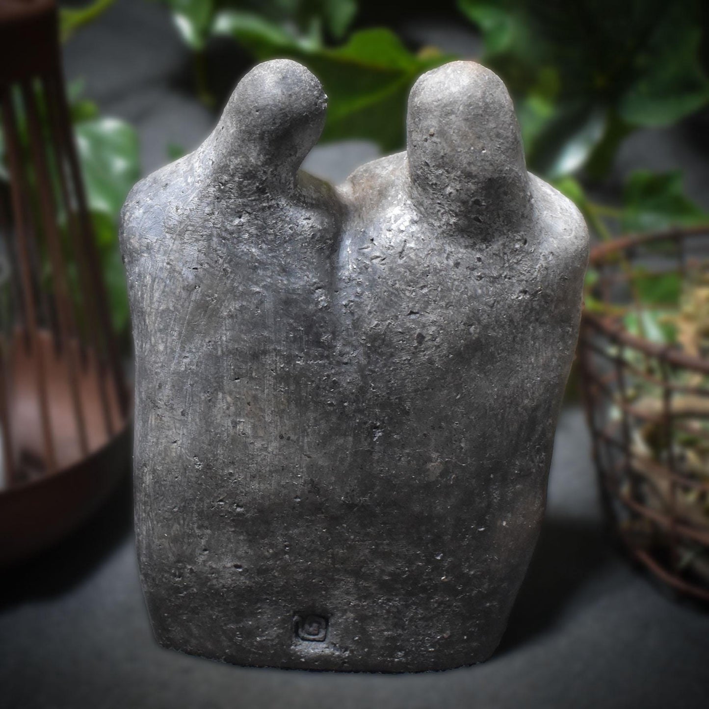 Handgefertigte Ton-Skulptur - Abstrakte Liebenden Figur - Rustikale Rauchbrandkunst - Art.Nr.: SKU011