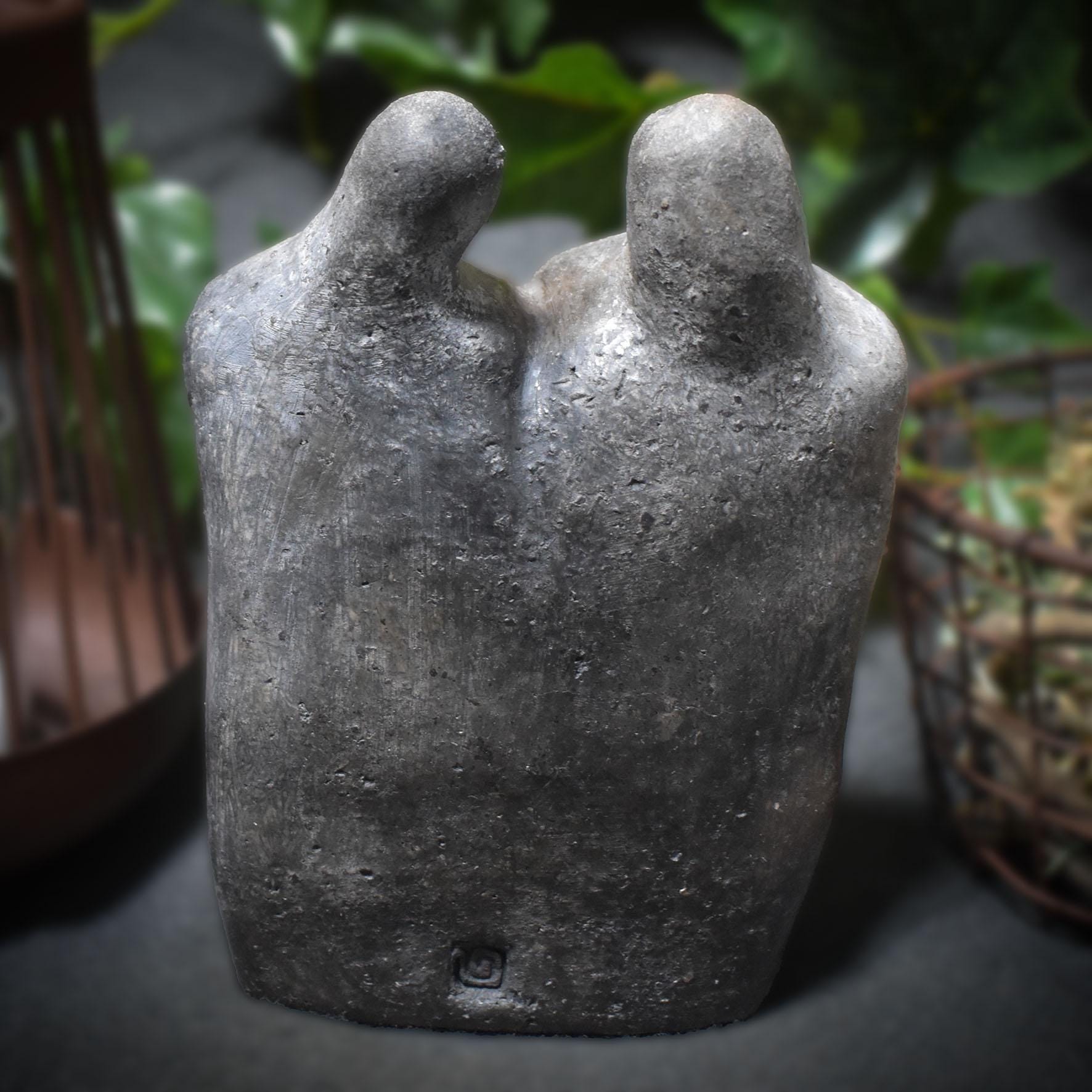 Handgefertigte Ton-Skulptur - Abstrakte Liebenden Figur - Rustikale Rauchbrandkunst - Art.Nr.: SKU011