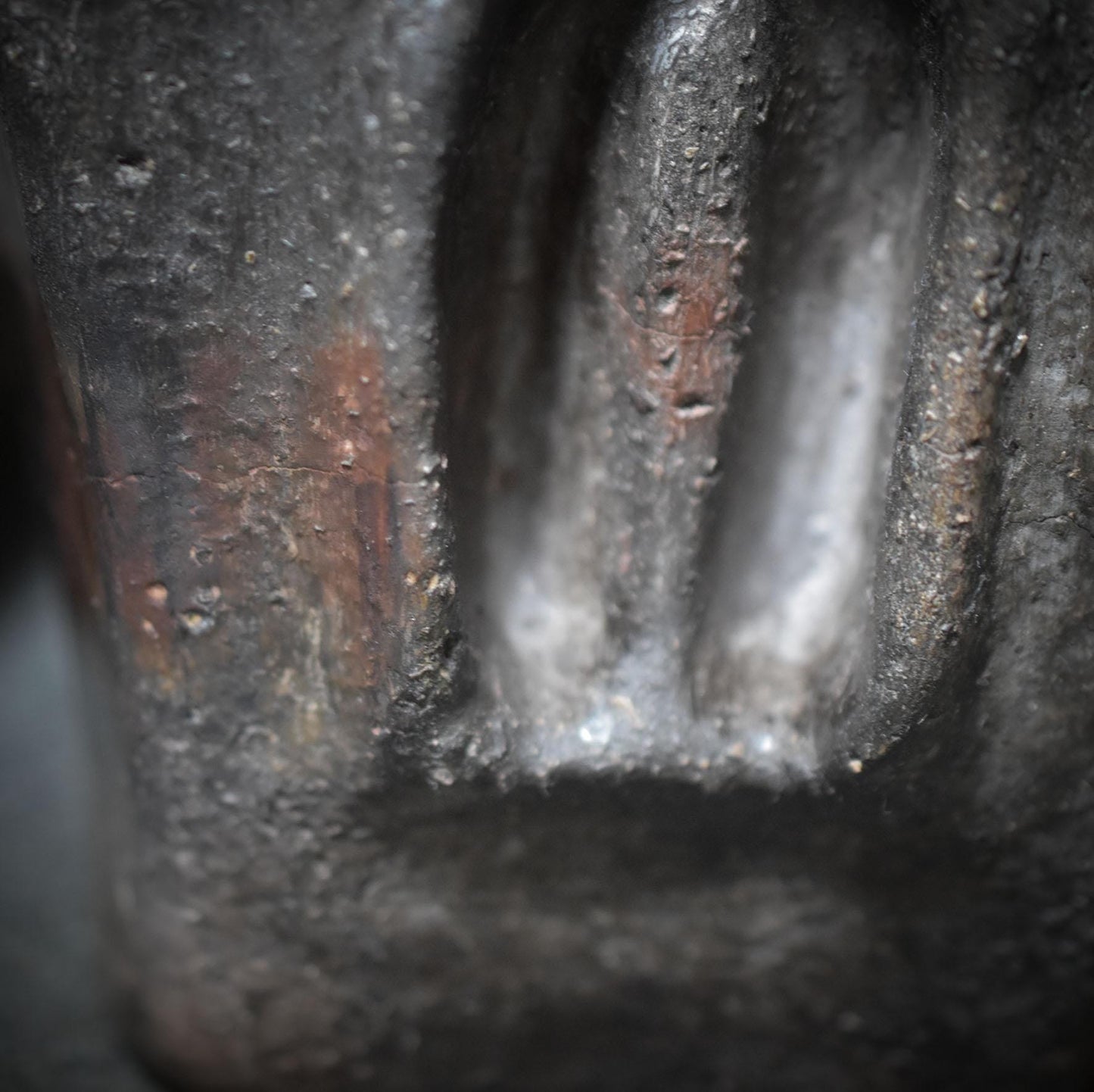 Handgefertigte Ton-Skulptur - Abstrakte Liebenden Figur - Rustikale Rauchbrandkunst