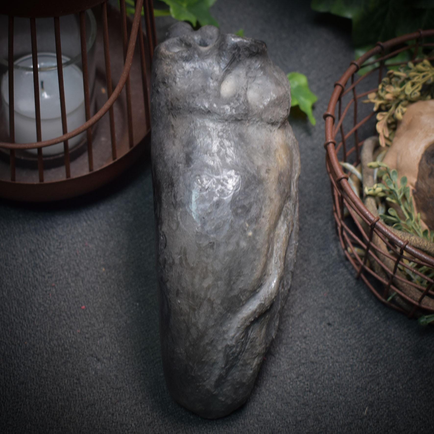 Handgefertigtes anatomisches Herz aus Ton - traditioneller Rauchbrand