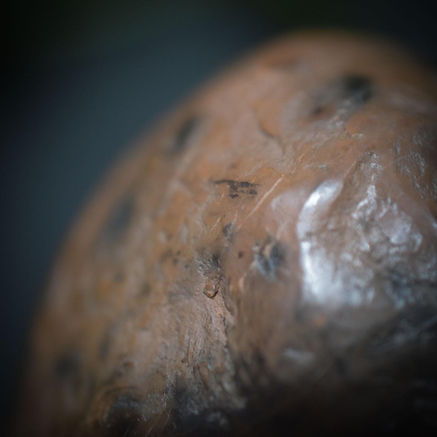 Handgefertigtes Osterei aus Ton mit Keramik-Inlay – Einzigartige, rustikale Osterdekoration Art.Nr.: FRO028