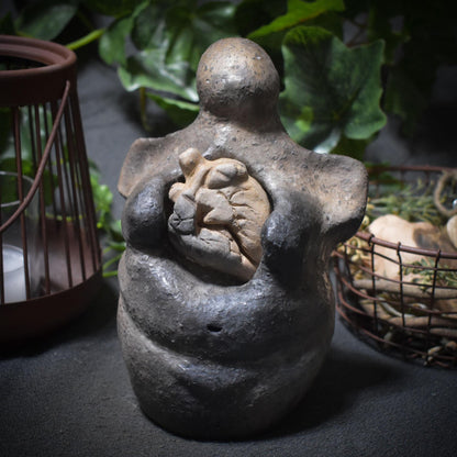 Skulptur aus traditionell gebranntem Ton "Gebrochenes Herz" – Ein Symbol für Heilung und Selbstliebe - Art.Nr.: SKU020