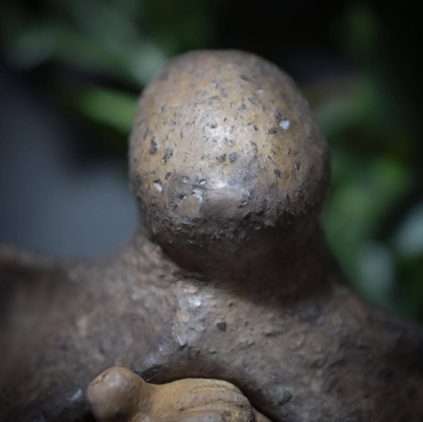 Skulptur aus traditionell gebranntem Ton "Gebrochenes Herz" – Ein Symbol für Heilung und Selbstliebe