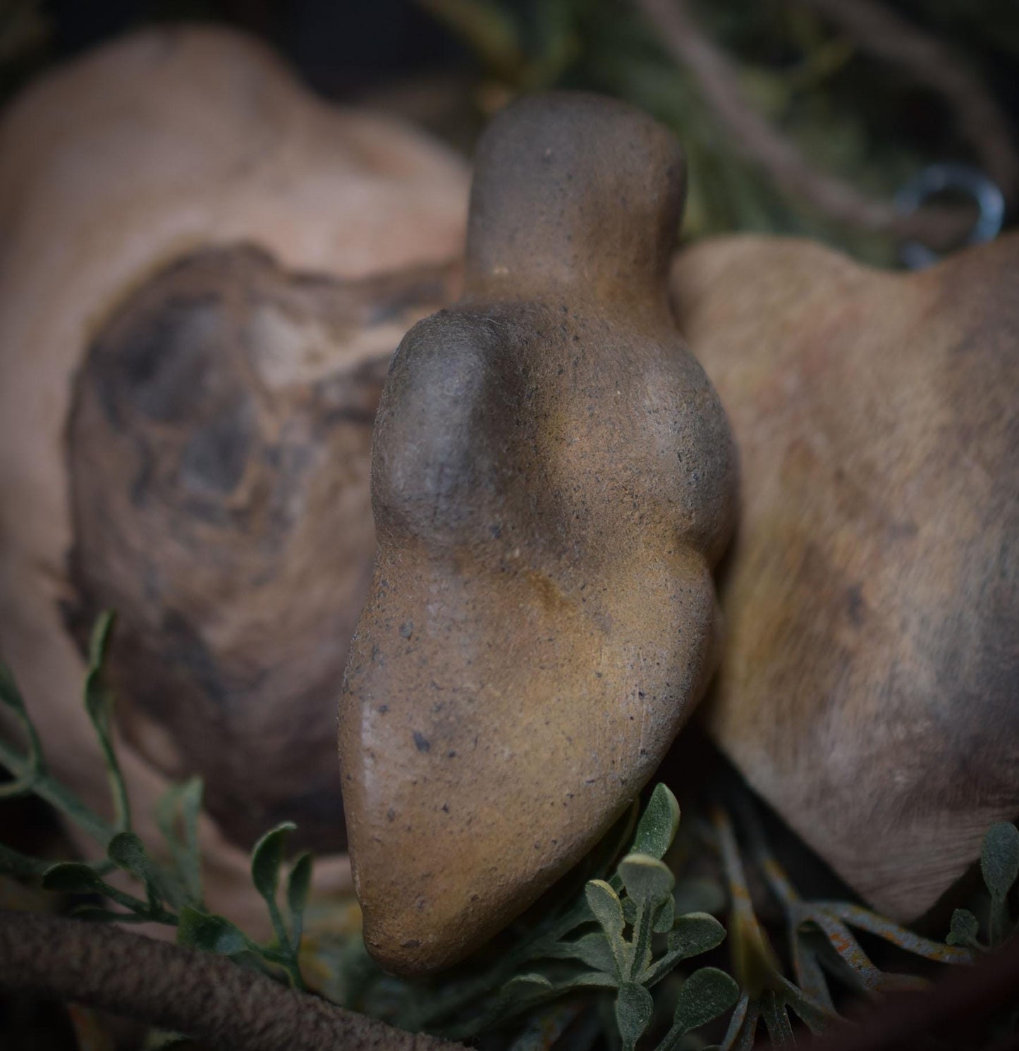 Handliche Venus Figurine - Deine Matriarchalische Begleiterin für Unterwegs aus Ton gefertigt und im Rauchbrand veredelt