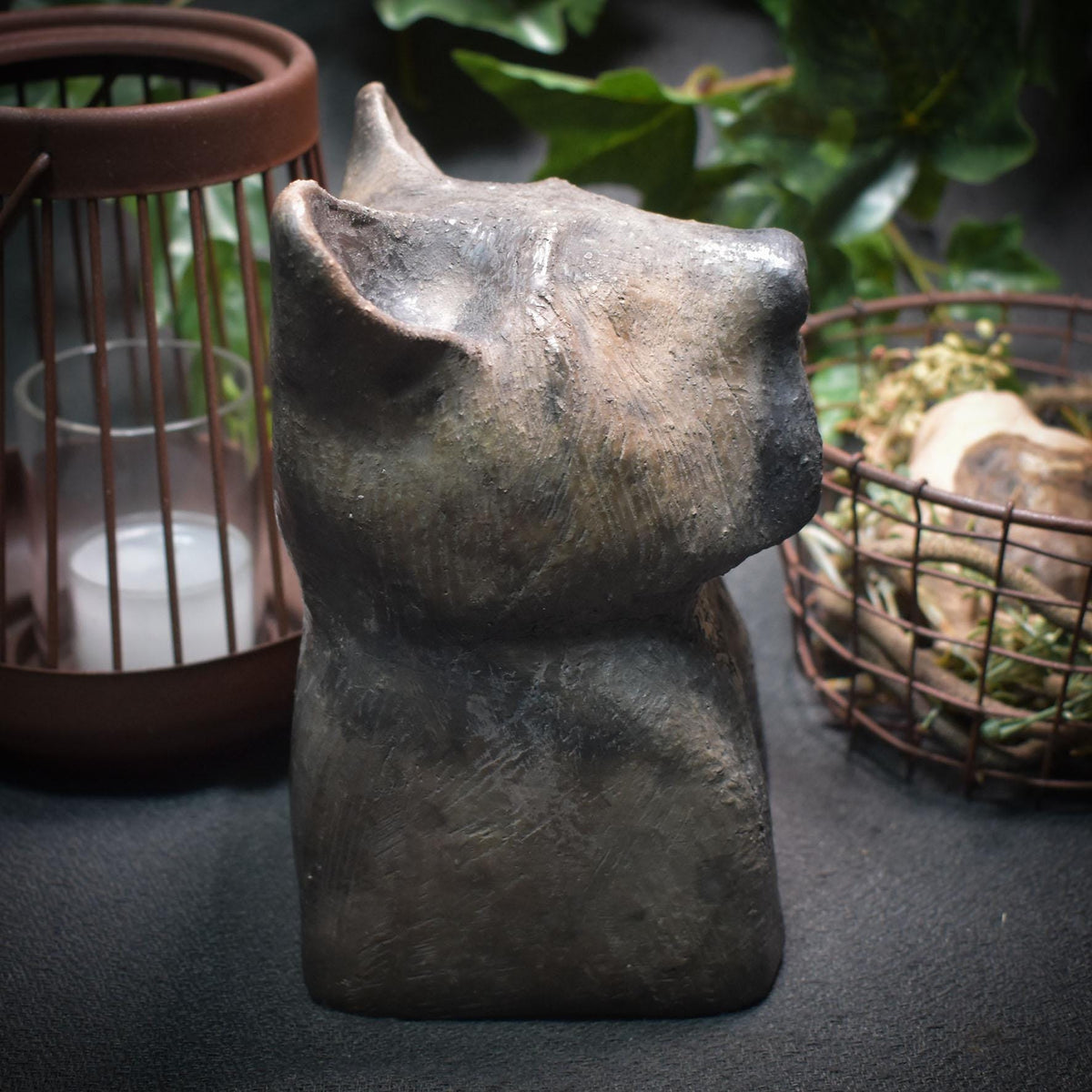 Hund Büste aus Ton, archaische Hundeskulptur handgemacht, Tierfigur Keramik, Krafttier Hund Statue, Gedenken Seelenhund SKU010