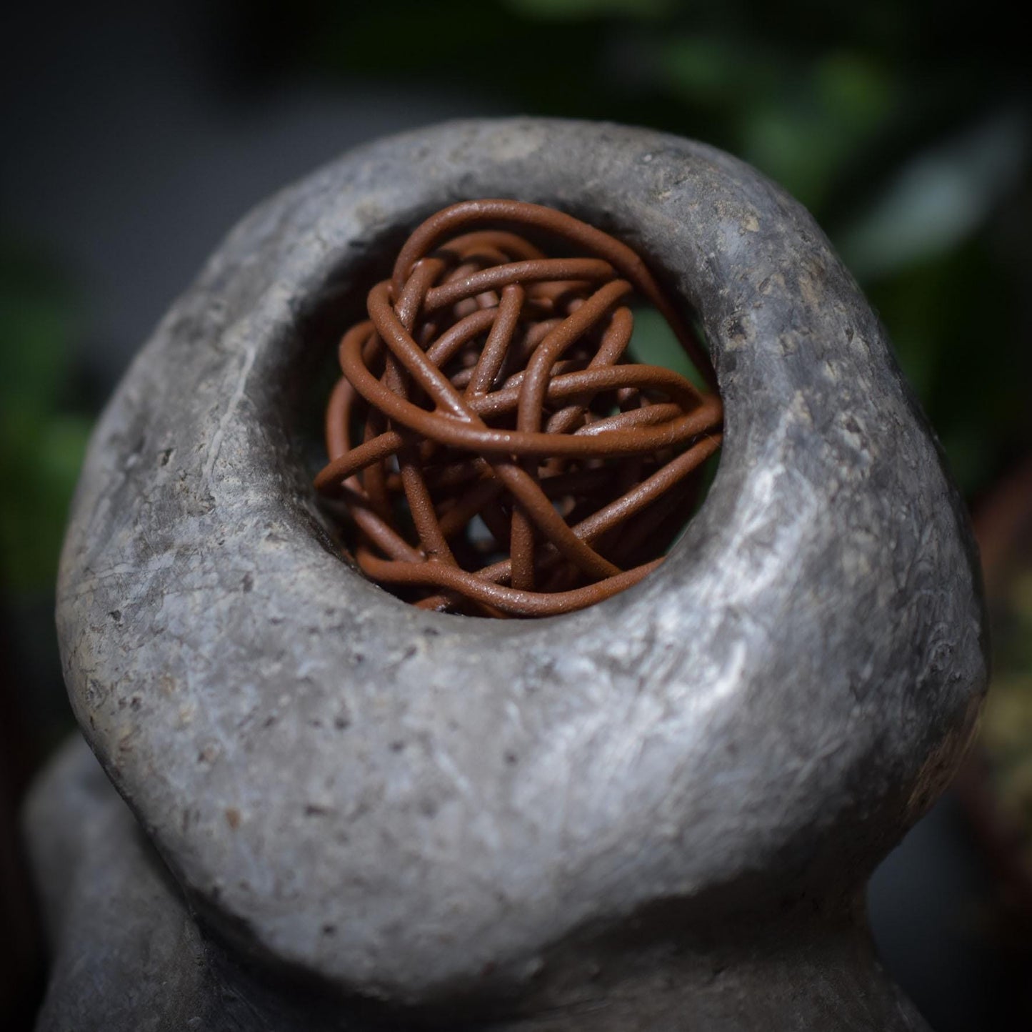 Handgefertigte Skulptur "Gedankenchaos" – Ausdruck der Verwirrung und Klarheit