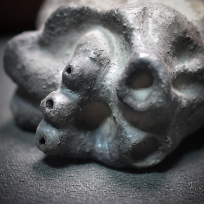 Handgefertigtes anatomisches Herz aus Ton - traditioneller Rauchbrand - Art.Nr.: SKU014