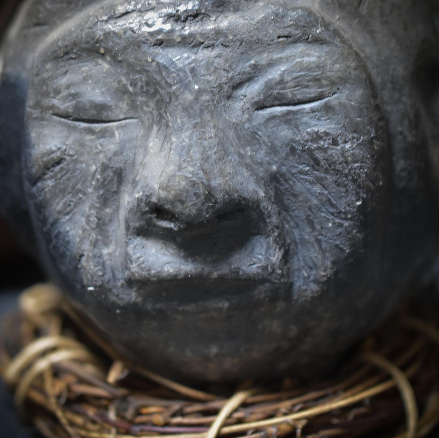 Handgefertigte Tonskulptur "Die drei Lebensphasen" - traditionelle Rauchbrandkunst - Art.Nr.: SKU016