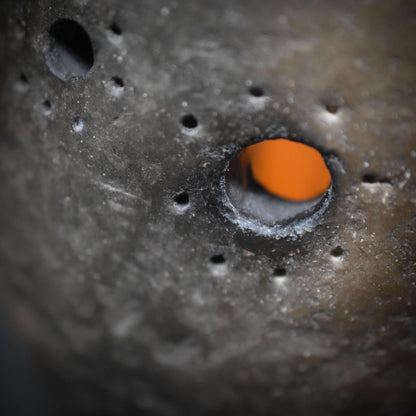 Ostara Rauchbrand-Teelichthalter – Handgefertigtes Osterei aus traditionell gebranntem Ton für Frühlingsrituale - Art.Nr.: TKH003