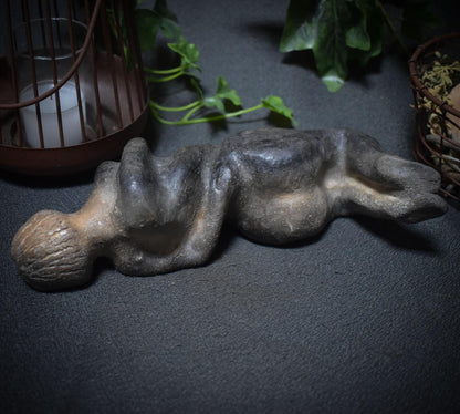 Skulptur ‚Sich nicht verbiegen‘ – Handgefertigte Rauchbrand-Kunst für innere Stärke & Selbstachtung