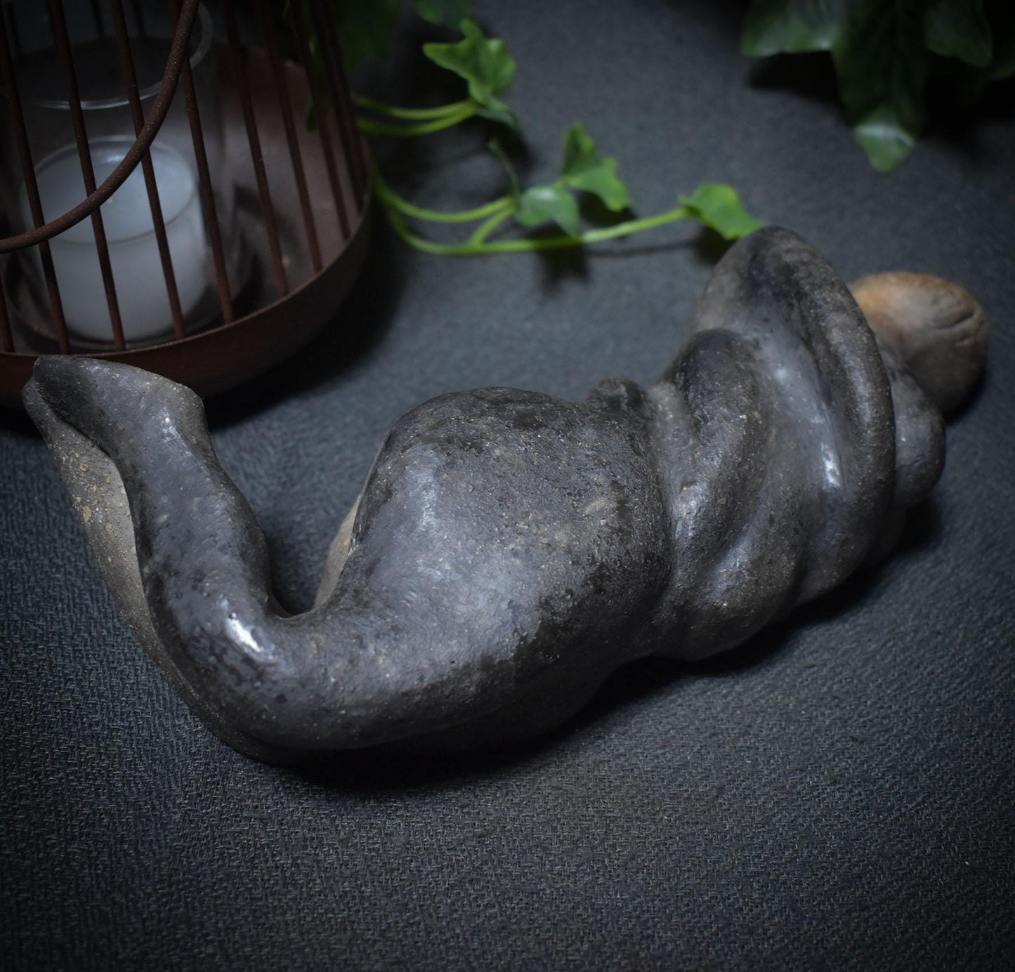 Skulptur ‚Sich nicht verbiegen‘ – Handgefertigte Rauchbrand-Kunst für innere Stärke & Selbstachtung - Art.Nr.: SKU031