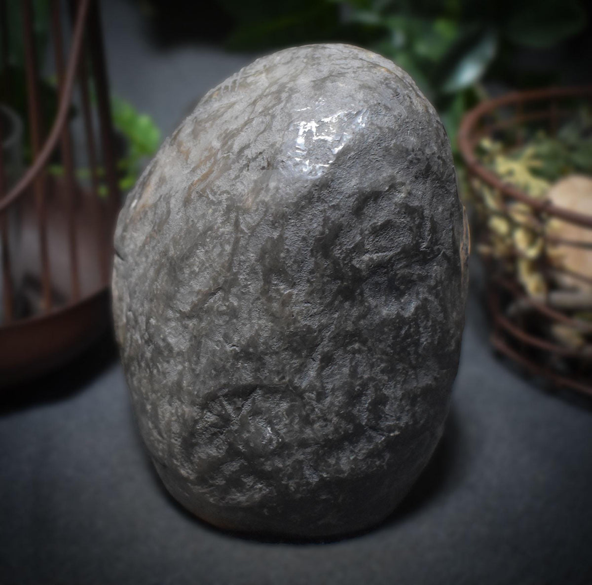 Handgemachtes Osterei aus Ton mit Inlay Tonrelief – Einzigartige, rustikale Osterdekoration