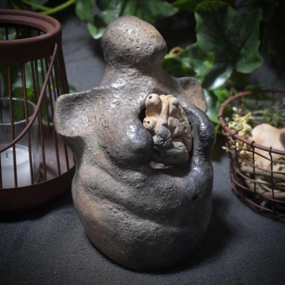 Skulptur aus traditionell gebranntem Ton "Gebrochenes Herz" – Ein Symbol für Heilung und Selbstliebe