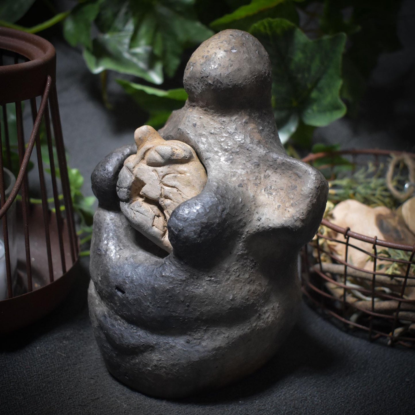 Skulptur aus traditionell gebranntem Ton "Gebrochenes Herz" – Ein Symbol für Heilung und Selbstliebe