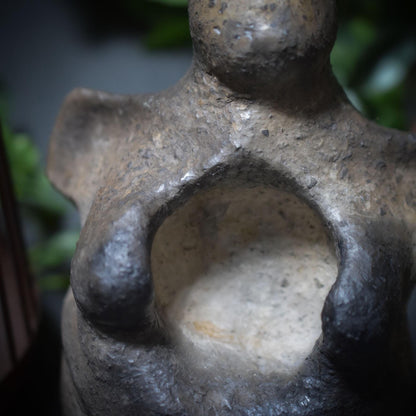 Skulptur aus traditionell gebranntem Ton "Gebrochenes Herz" – Ein Symbol für Heilung und Selbstliebe