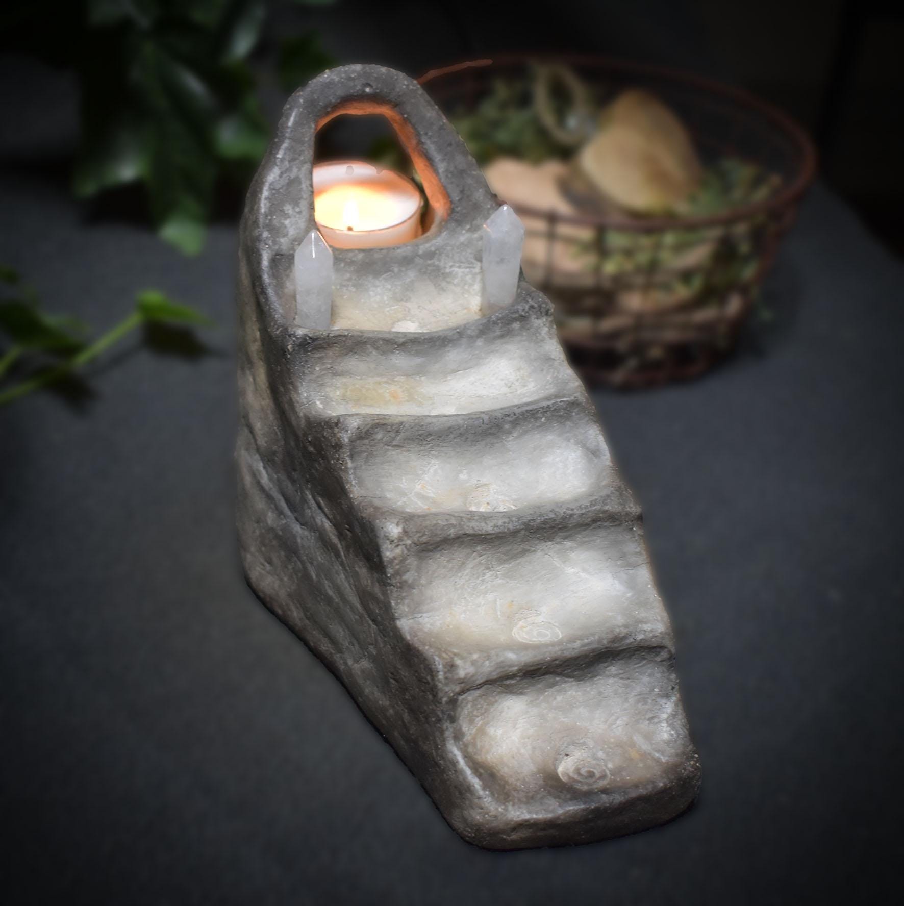 Portal ins Licht - Handgefertigter Rauchbrand-Teelichthalter mit Bergkristallen - Art.Nr.: TKH004