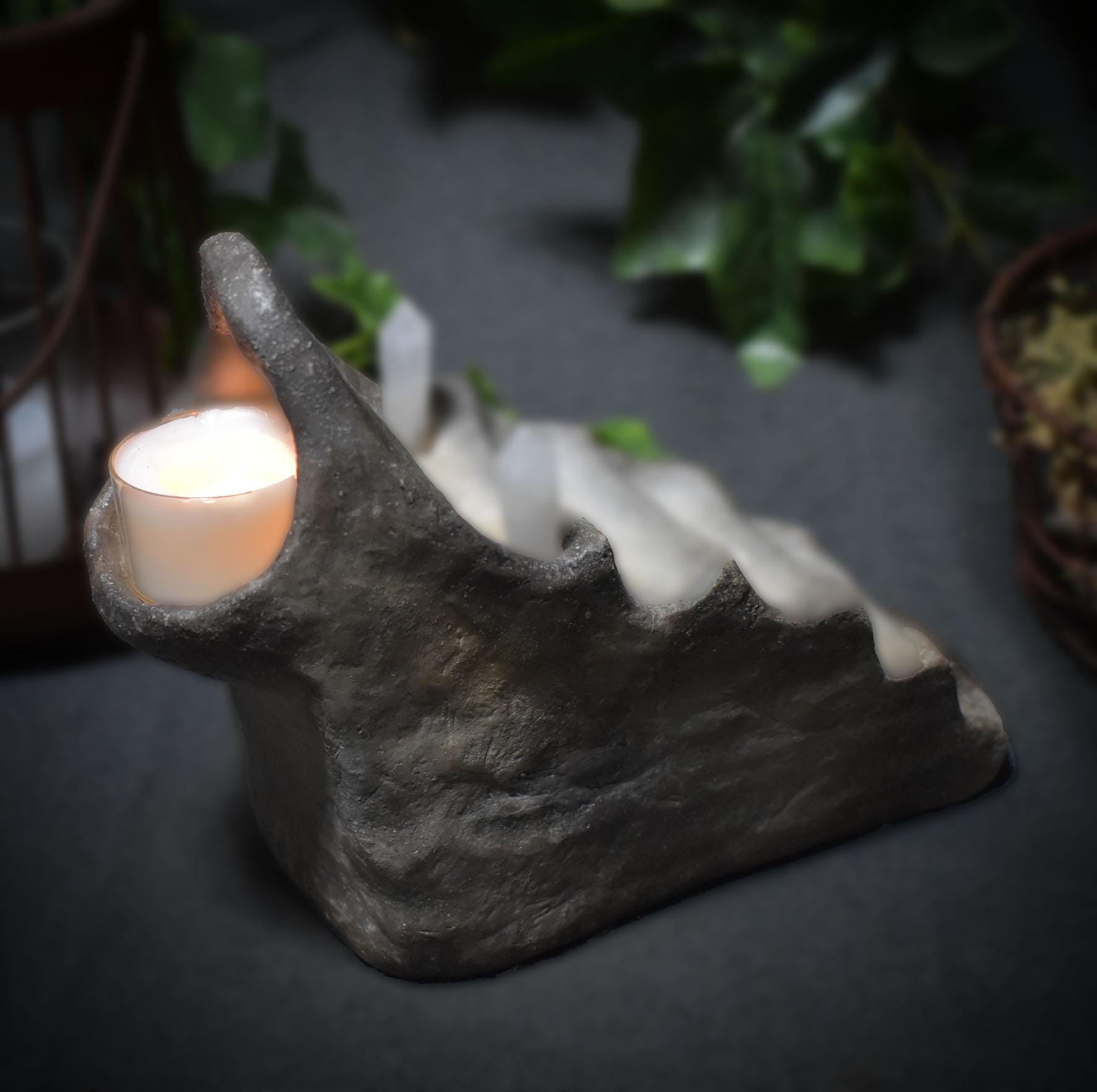 Portal ins Licht - Handgefertigter Rauchbrand-Teelichthalter mit Bergkristallen - Art.Nr.: TKH004