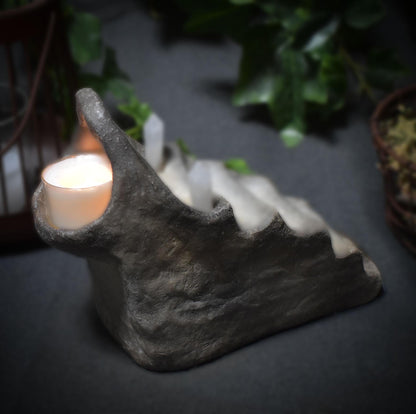 Portal ins Licht - Handgefertigter Rauchbrand-Teelichthalter mit Bergkristallen - Art.Nr.: TKH004