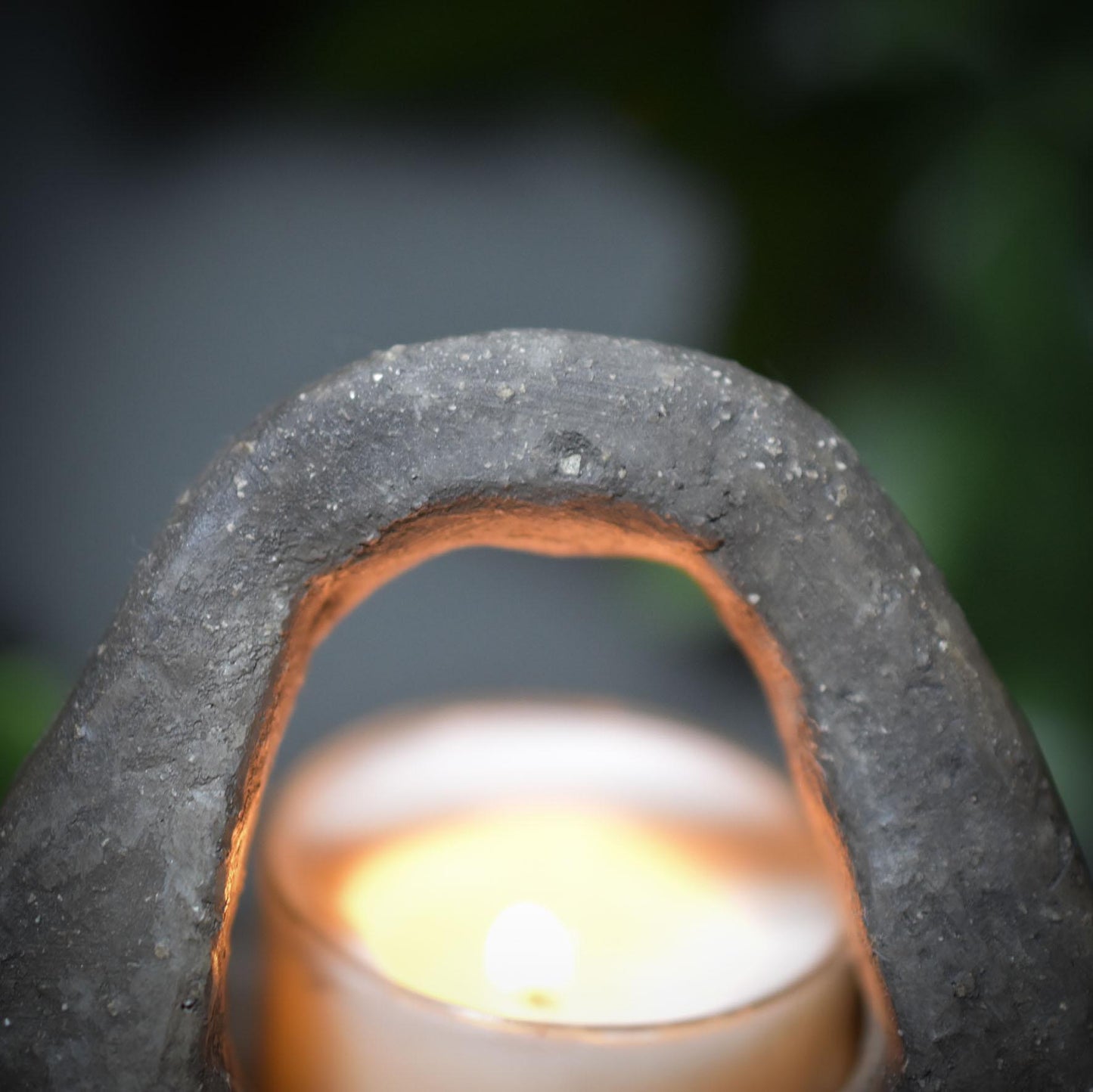 Portal ins Licht - Handgefertigter Rauchbrand-Teelichthalter mit Bergkristallen - Art.Nr.: TKH004