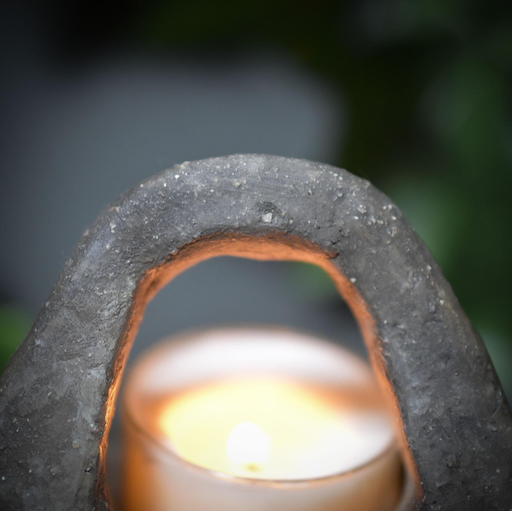 Portal ins Licht - Handgefertigter Rauchbrand-Teelichthalter mit Bergkristallen - Art.Nr.: TKH004