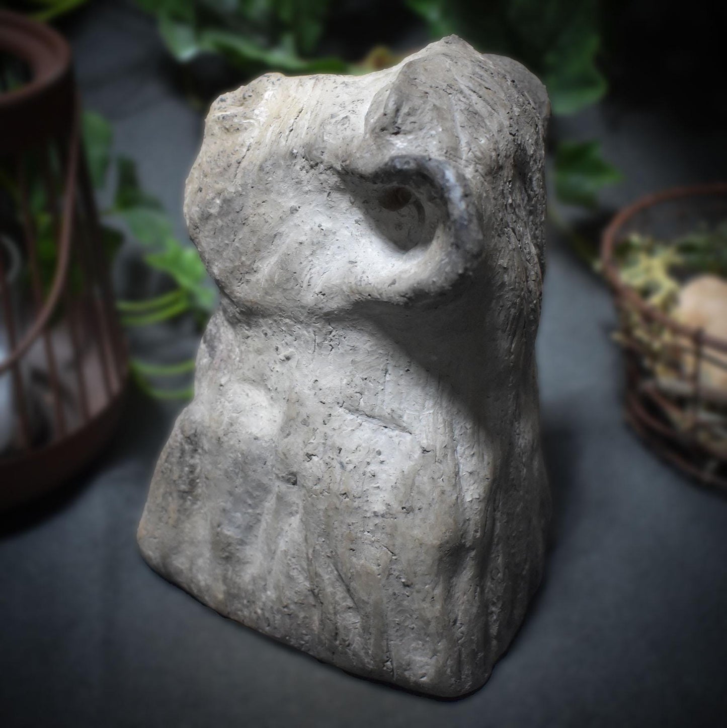 Handgefertigte Rauchbrand-Tonskulptur – Primat: Vom Affen zum Menschen | Krafttier der Leichtigkeit Art.Nr. SKU040