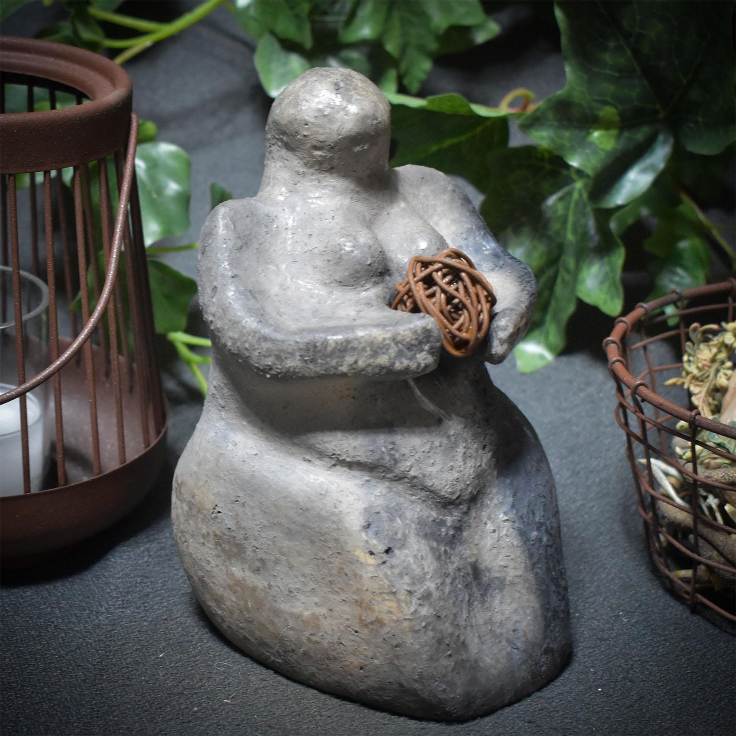 Skulptur „Fokus“ – Dein Weg zu Klarheit und innerer Ruhe traditionelle Rauchbrandkunst