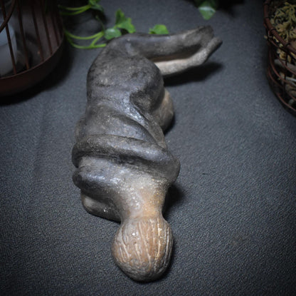 Skulptur ‚Sich nicht verbiegen‘ – Handgefertigte Rauchbrand-Kunst für innere Stärke & Selbstachtung