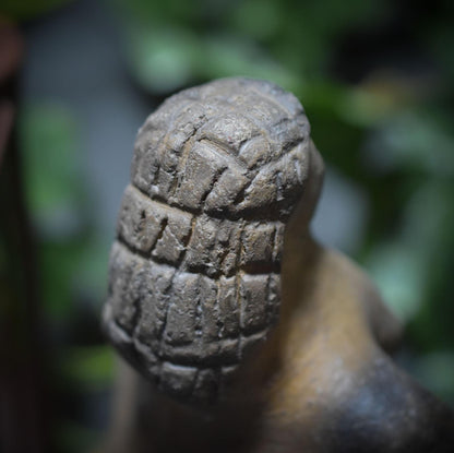 Venus Gabenschale – Handgefertigte Opferschale inspiriert von der Venus von Brassempouy in rustikaler Rauchbrandkunst