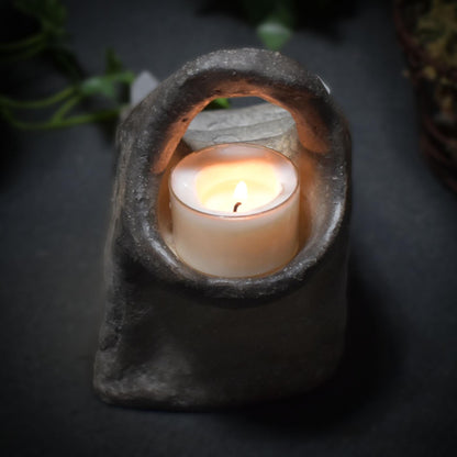 Portal ins Licht - Handgefertigter Rauchbrand-Teelichthalter mit Bergkristallen - Art.Nr.: TKH004