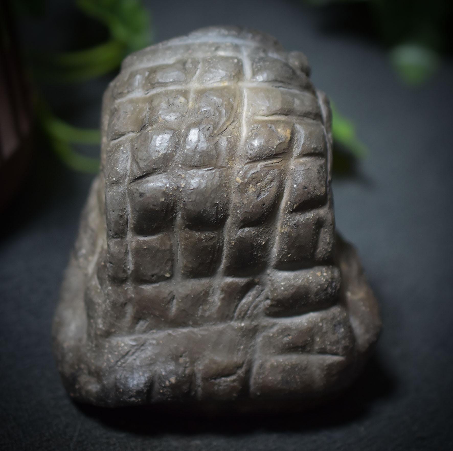 Prähistorisch inspirierte Büste der Venus von Brassempouy - Rauchbrand-Tonskulptur