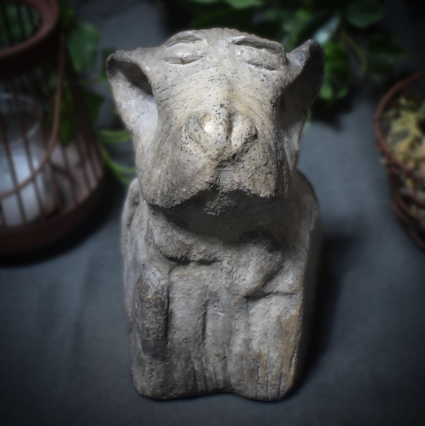 Handgefertigte Rauchbrand-Tonskulptur – Primat: Vom Affen zum Menschen | Krafttier der Leichtigkeit Art.Nr. SKU040