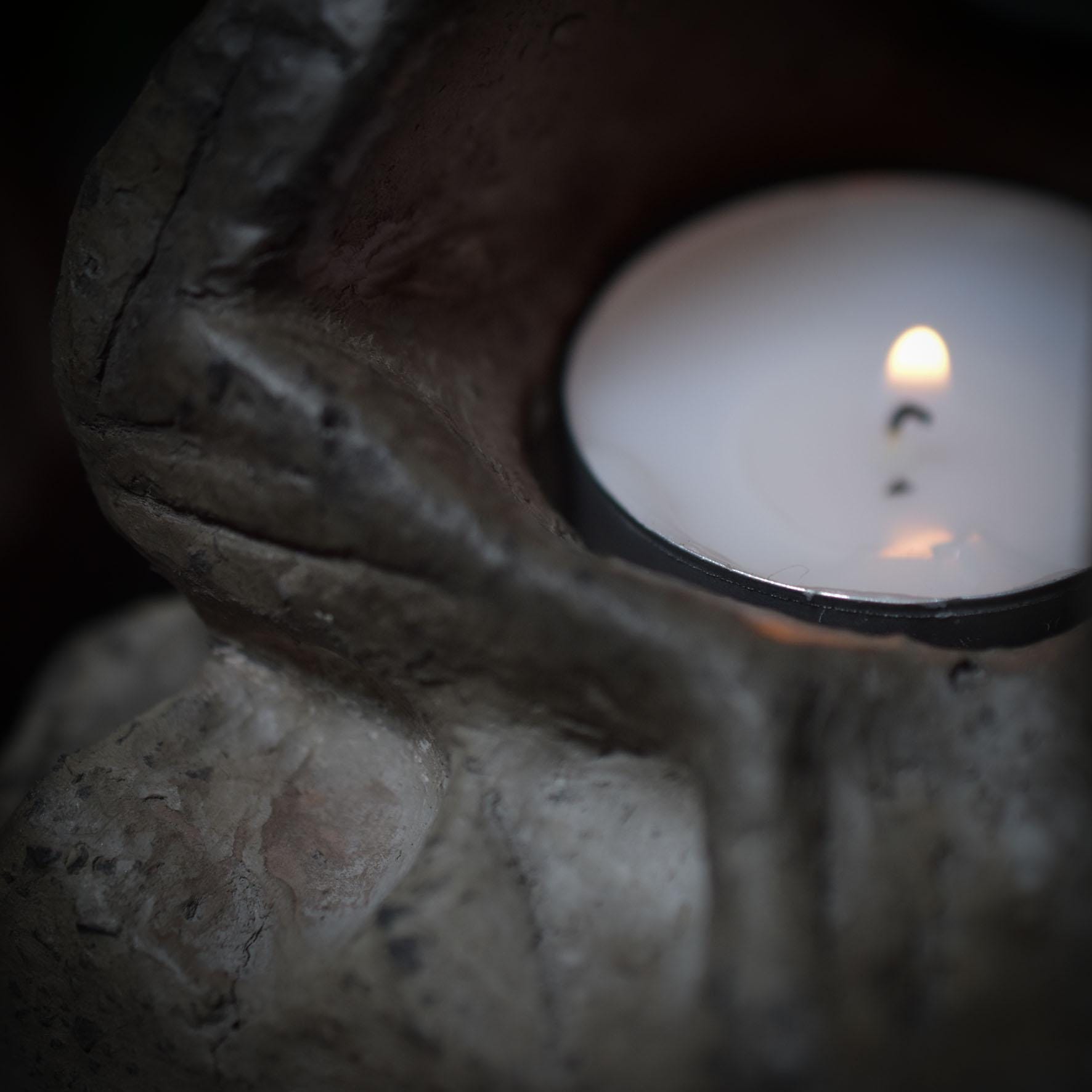 Kunstobjekt „Tor ins Licht“ – Spiritueller Teelichthalter mit der Magie Avalons