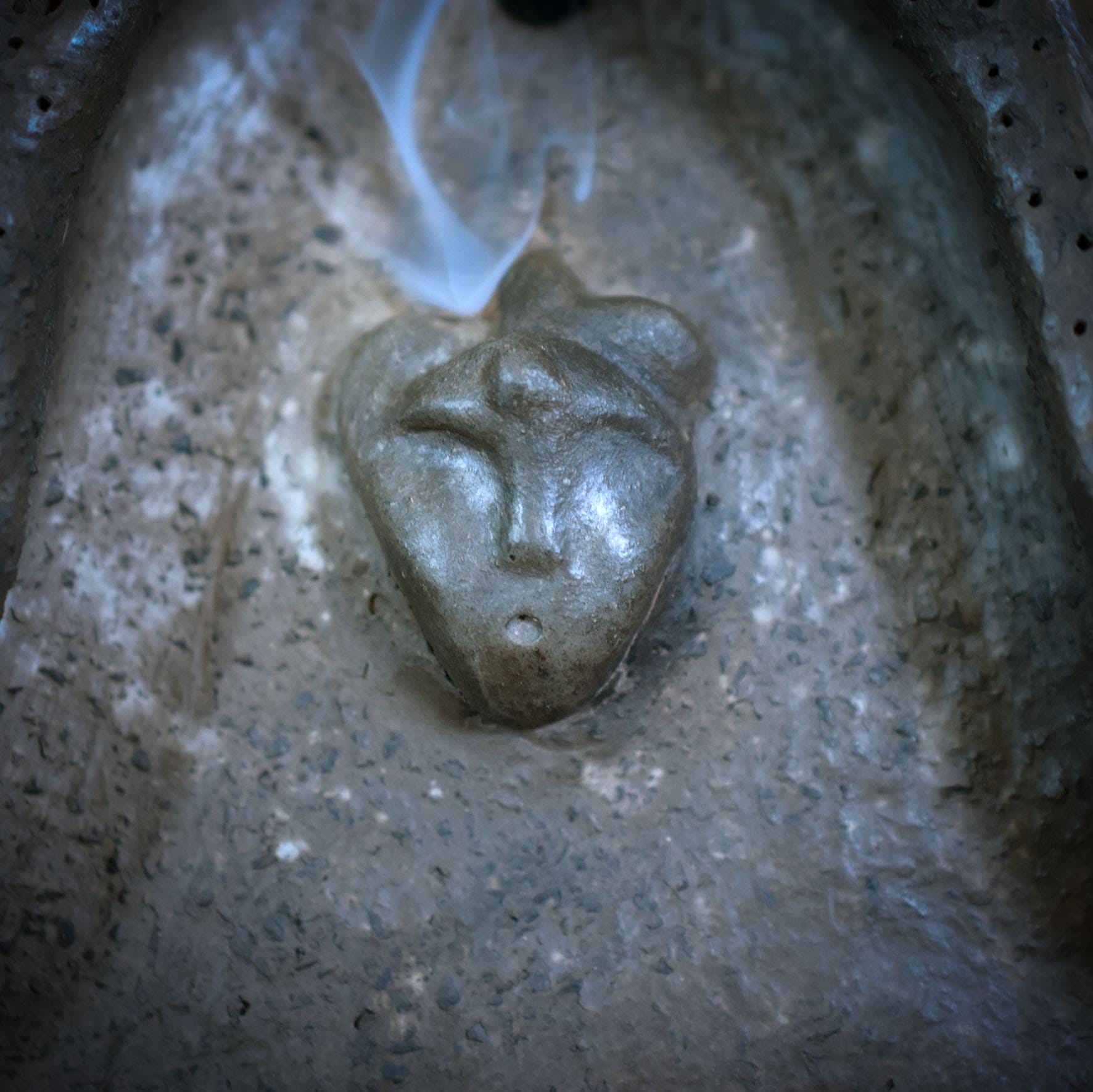 Dein persönlicher Göttinnen Schrein – Handgefertigter Rückfluss-Räucherkegelhalter - Art.Nr.: SCH002