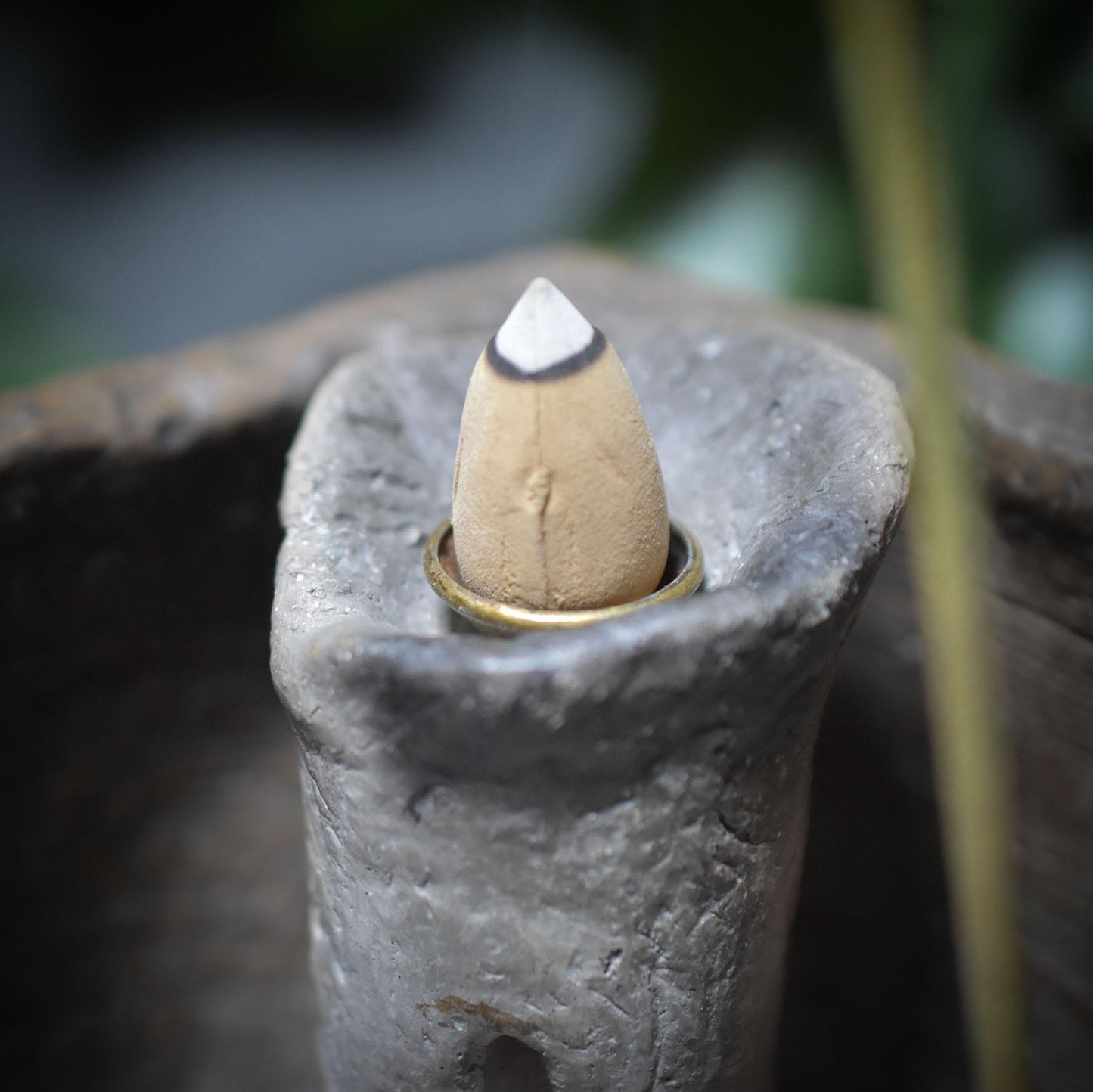 Dein mystischer Eckschrein mit Labyrinth-Relief – Handgefertigt für Räuchermagie & Spiritualität - Art.Nr.: SCH004