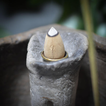 Dein mystischer Eckschrein mit Labyrinth-Relief – Handgefertigt für Räuchermagie & Spiritualität - Art.Nr.: SCH004