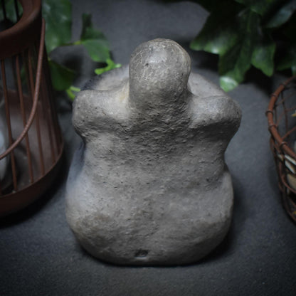 Skulptur „Fokus“ – Dein Weg zu Klarheit und innerer Ruhe traditionelle Rauchbrandkunst