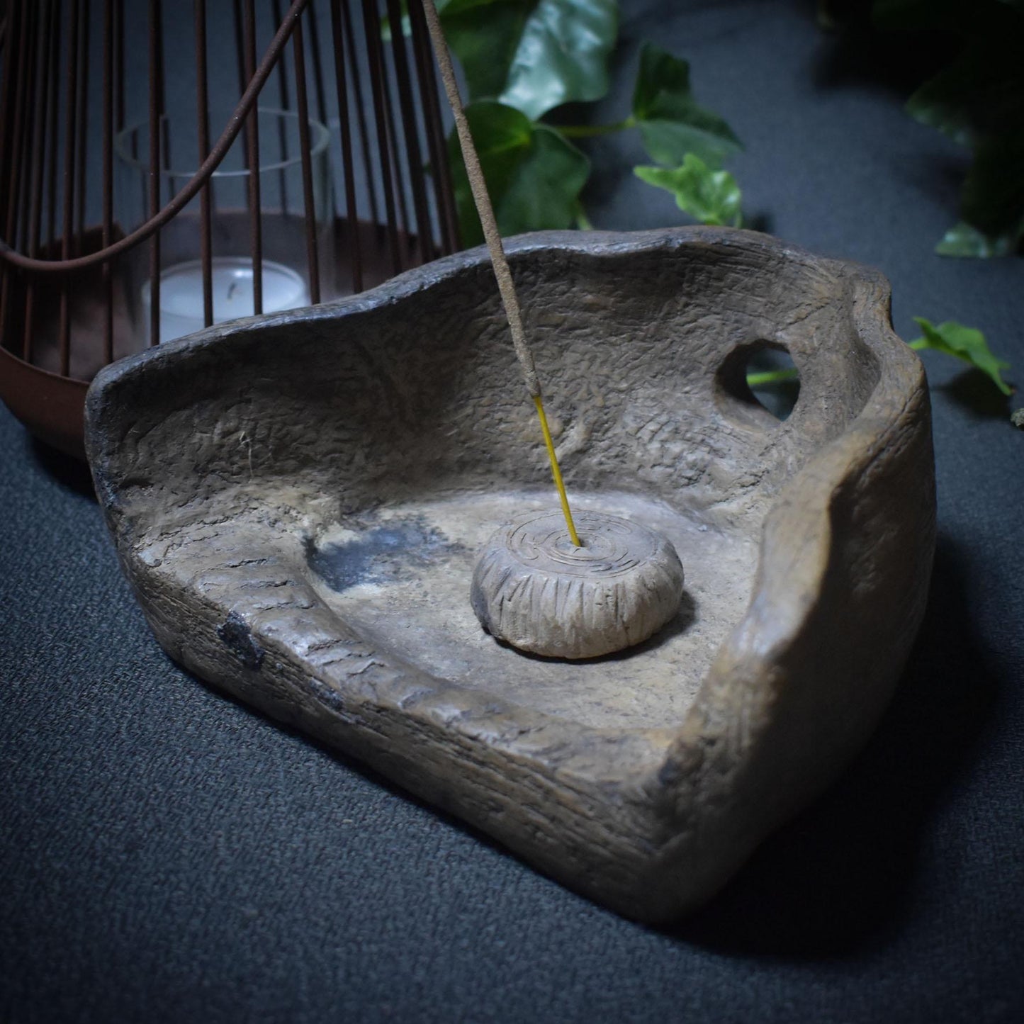 Eckschrein „Hekates Wheel“ – Dein Hausaltar für Räuchermagie und spirituelle Kraft - Art.Nr.: SCH005