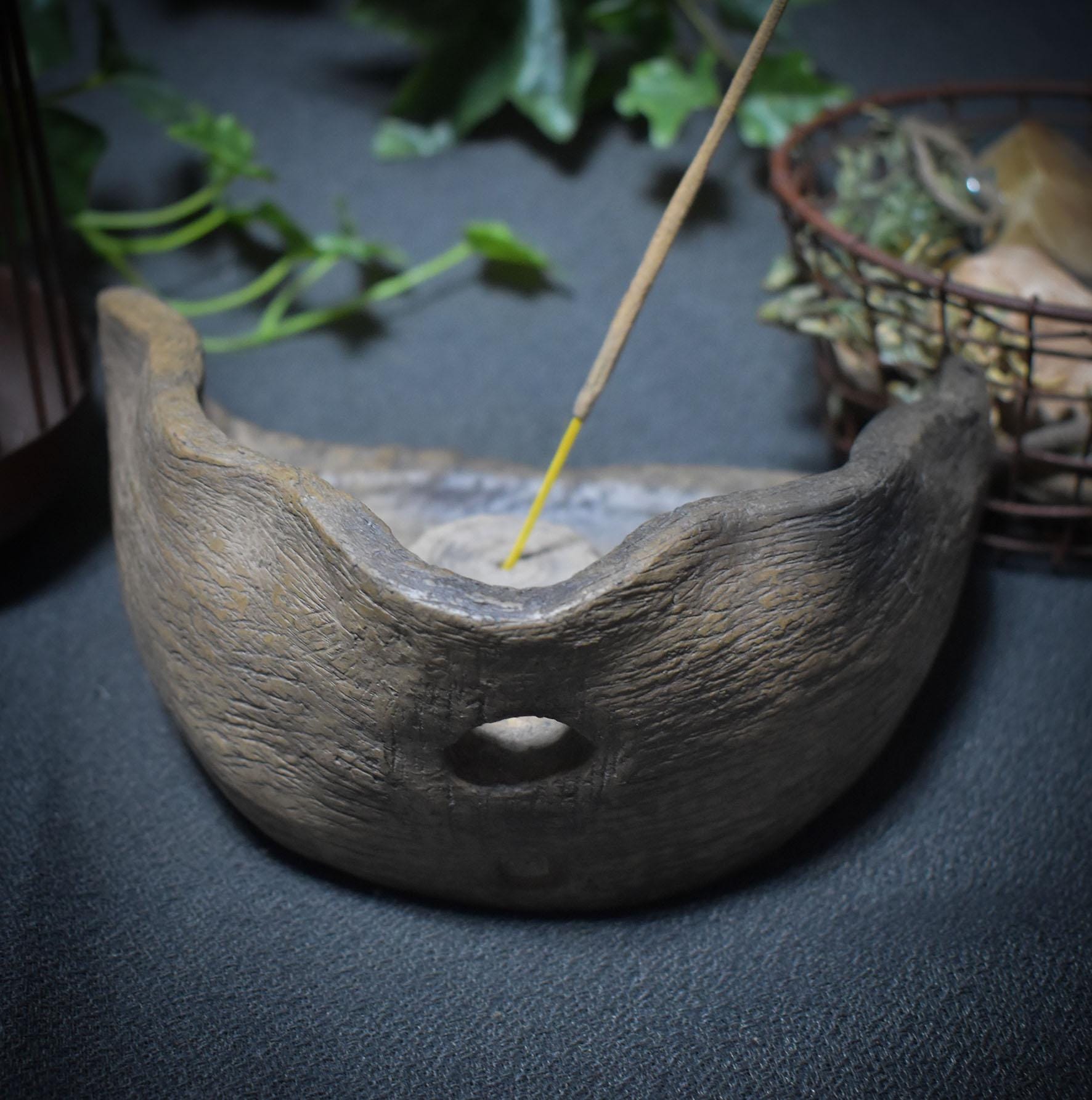 Eckschrein „Hekates Wheel“ – Dein Hausaltar für Räuchermagie und spirituelle Kraft - Art.Nr.: SCH005