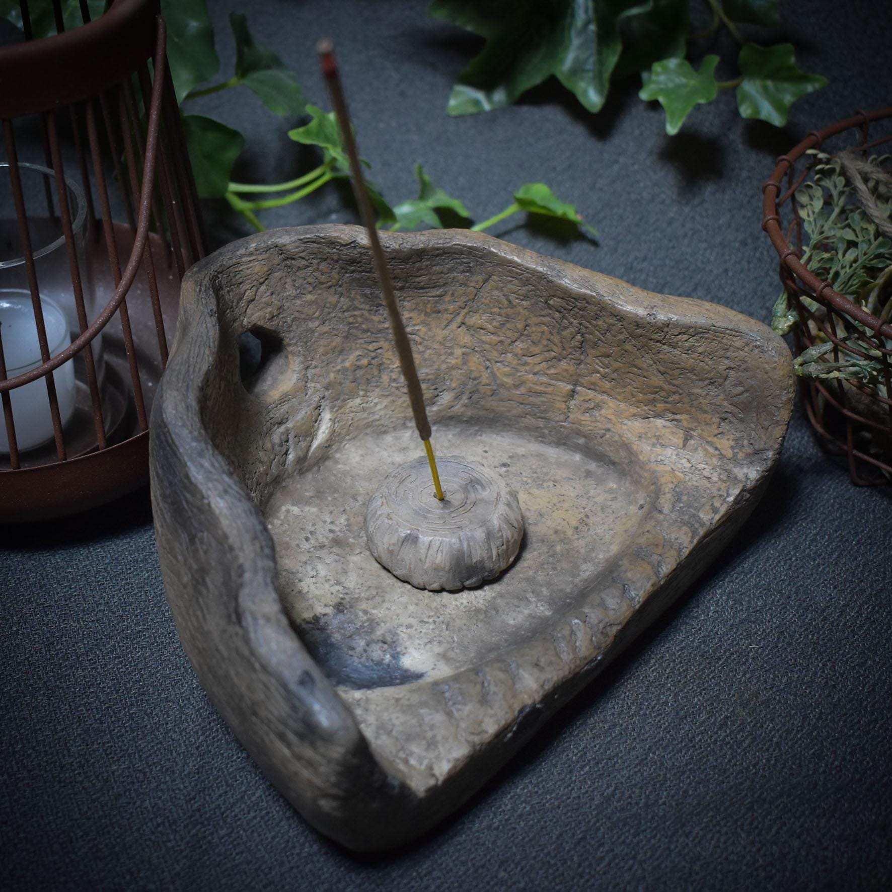 Eckschrein „Hekates Wheel“ – Dein Hausaltar für Räuchermagie und spirituelle Kraft - Art.Nr.: SCH005