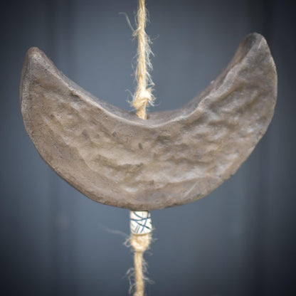 Hängende Mondkraft „Lunation“ – Dein Mobile aus Ton, Feuer und uraltem Mondsegen