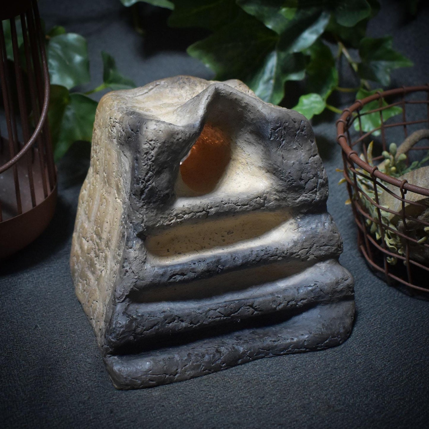 Portal ins Licht - handgefertigter Teelichthalter aus traditioneller Rauchbrandkunst