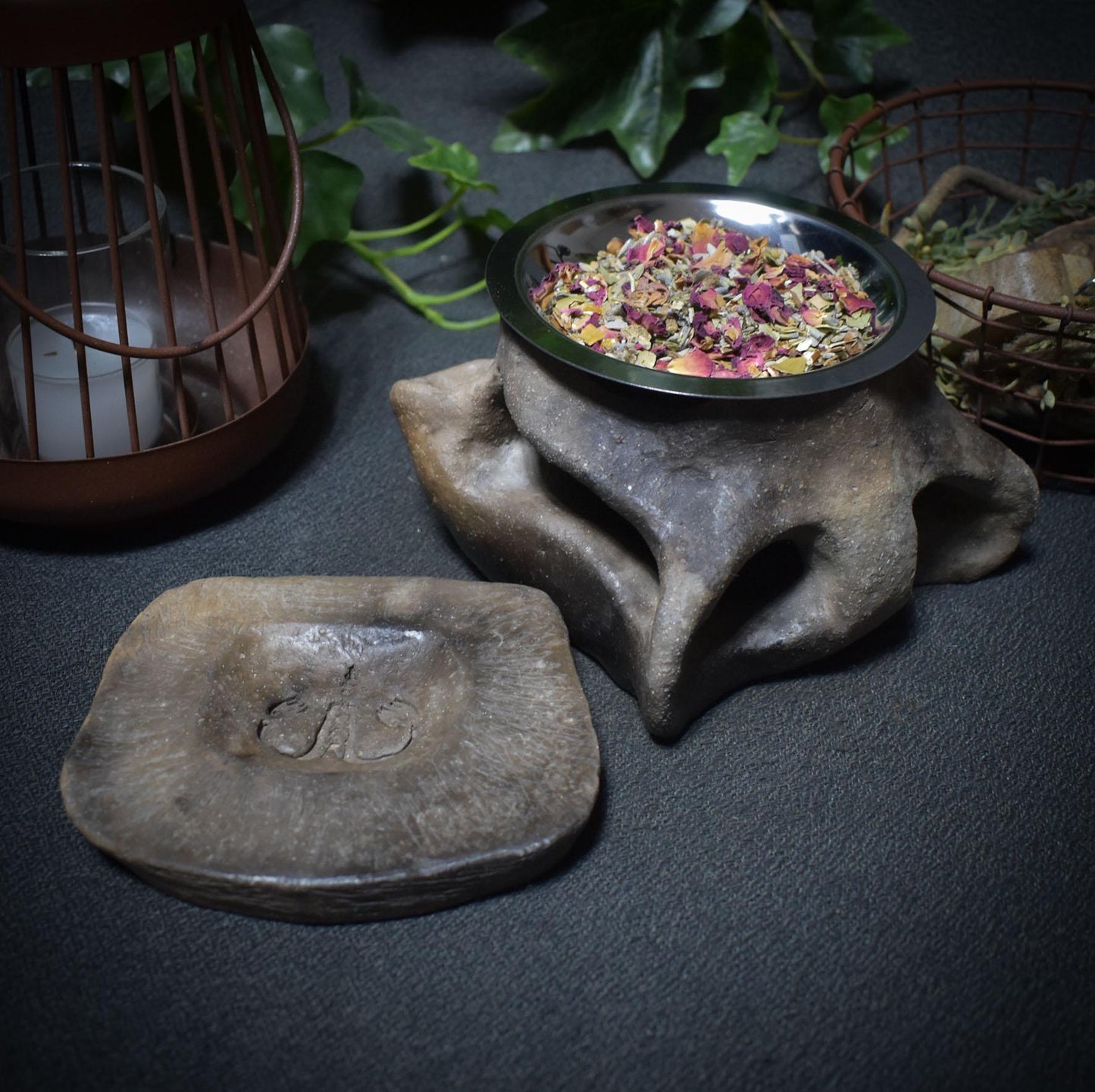 Räucherstövchen ‚Weibliches Becken‘ – Handgefertigter Altarbegleiter für kraftvolle Räucherrituale - Art.Nr.: RÄG013